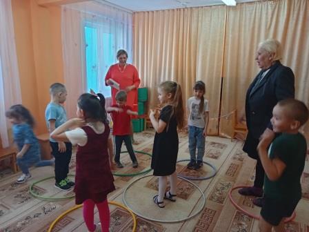 Игровая программа ко Дню космонавтики "Космическое путешествие" Игровая программа ко Дню космонавтики "Космическое путешествие"